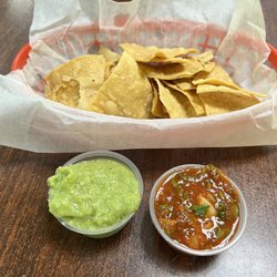 Taqueria El Huarache - Chips and salsa