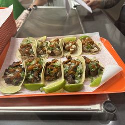 Tacos El Chikis - Tacos