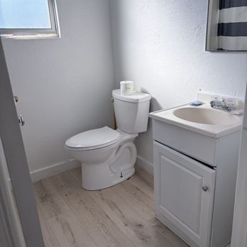Trail Motel - Actual bathroom photo - Hotels Near Me - Kellogg, Idaho Trail Motel - Actual bathroom photo - Hotels Near Me - Kellogg, Idaho