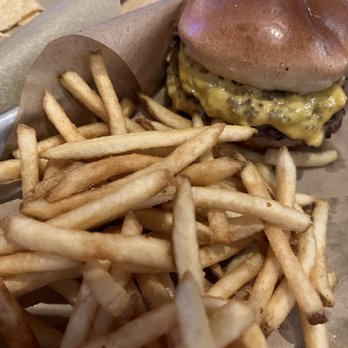 Buffalo Wild Wings - Standard burger no garden - Sports Bars Near Me - Bryant, Arkansas