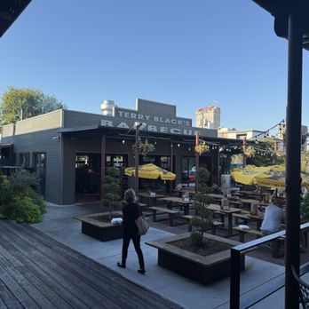 Terry Black's Barbecue - Waco - Outdoor patio - Barbeque Near Me - Waco, Texas