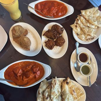Deshi Street Bangladeshi Restaurant - Mango Lassi, Butter Chicken, Chicken Tikka Masala, Chicken Samosa, Garlic Naan, and Vegetable Pakora - Bangladeshi Near Me - Chamblee, Georgia