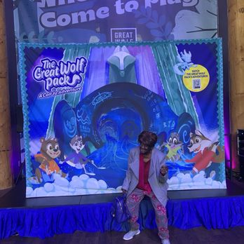 Great Wolf Lodge - Getting that one last post for the night! - Resorts Near Me - Williamsburg, Virginia Great Wolf Lodge - Getting that one last post for the night! - Resorts Near Me - Williamsburg, Virginia