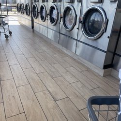 Lone Star Laundry - Many washers