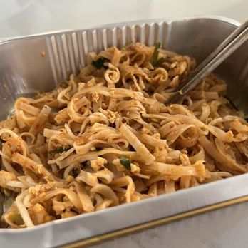 Amata Modern Thai - Chicken Pad Thai Lunch Bowl - Thai Near Me - Las Vegas, Nevada Amata Modern Thai - Chicken Pad Thai Lunch Bowl - Thai Near Me - Las Vegas, Nevada
