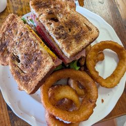 Toast Lounge & Eatery
