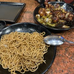 Black Pepper Chicken and Lo Mien Noodles