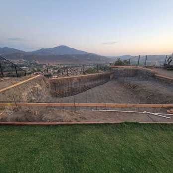 Neff Steel - Infinity edge pool with baja and spa - General Contractors Near Me - Santee, California Neff Steel - Infinity edge pool with baja and spa - General Contractors Near Me - Santee, California