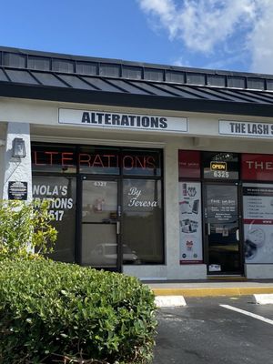 Country Road Shoppes