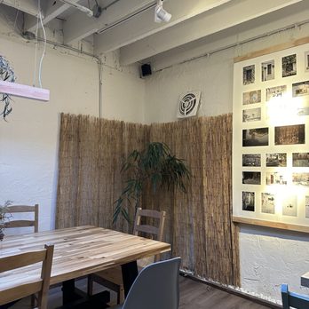 Icha Tea - Indoor seating area - Bubble Tea Near Me - Toronto, Ontario