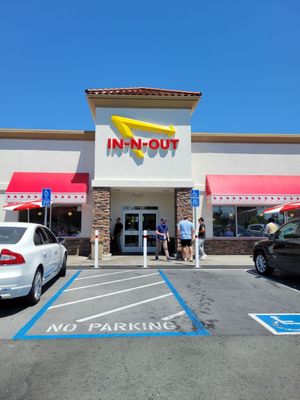 In-N-Out Burger by null