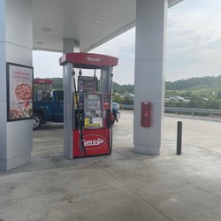 Kum & Go - Gas pumps with lots of options