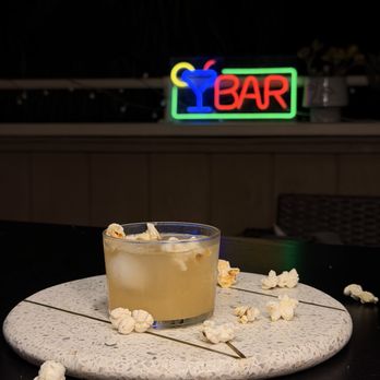 BeeHive Mobile Bar - Bartenders Near Me BeeHive Mobile Bar - Bartenders Near Me