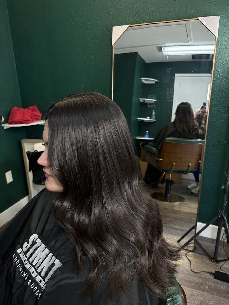 Against The Grain Barbershop Logo