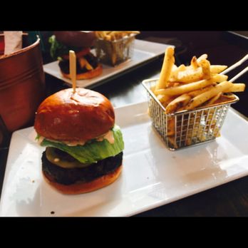 Barrelhouse 101 - Bacon Guacamole Burger - American Near Me - Ventura, California