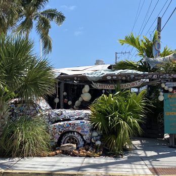 BO's Fish Wagon - Outside corner - Seafood Near Me - Key West, Florida