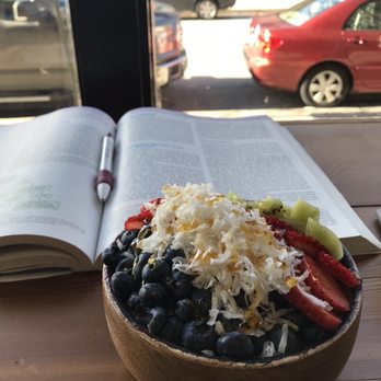 Café Com Leite - Açaí bowl - Cafes Near Me - Phoenixville, Pennsylvania
