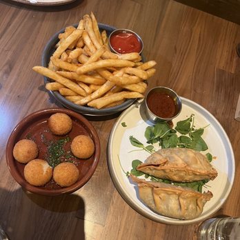 Sugarcane - Empanadas,goat cheese croquettes and fries - Cocktail Bars Near Me - Las Vegas, Nevada Sugarcane - Empanadas,goat cheese croquettes and fries - Cocktail Bars Near Me - Las Vegas, Nevada
