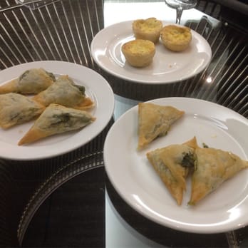 United First Class International Lounge - Hot Food Selection - Airport Lounges Near Me - Chicago, Illinois United First Class International Lounge - Hot Food Selection - Airport Lounges Near Me - Chicago, Illinois