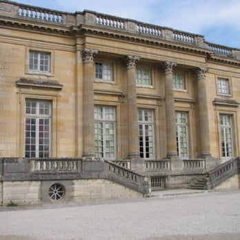 Le Petit Trianon - Castles Near Me