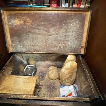 Trattoria La Palomba - A vintage bread box keeps the Italian bread fresh. - Italian Near Me - Orvieto, TR