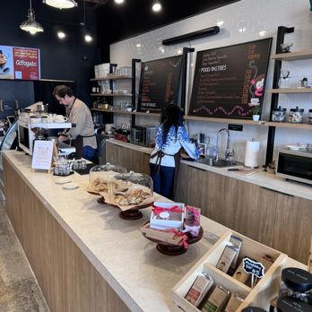 Mozna Chocolate And Coffee - Bar - Chocolatiers & Shops Near Me - San Antonio, Texas Mozna Chocolate And Coffee - Bar - Chocolatiers & Shops Near Me - San Antonio, Texas