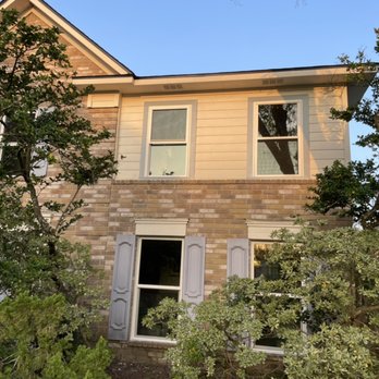 Tekton Exteriors - New Almond Virgin Vinyl Window with Regatta Blue trim - Roofing Near Me - Houston, Texas Tekton Exteriors - New Almond Virgin Vinyl Window with Regatta Blue trim - Roofing Near Me - Houston, Texas