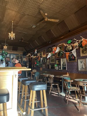 Wolfhound Bar by null