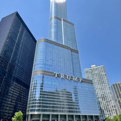 Big Bus Tours Chicago - 07.03.25 Trump International Hotel & Tower Chicago