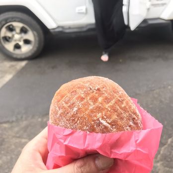 Leonard's Bakery - I didn't make it past the parking lot before I had to try one. - Bakeries Near Me - Honolulu, Hawaii Leonard's Bakery - I didn't make it past the parking lot before I had to try one. - Bakeries Near Me - Honolulu, Hawaii