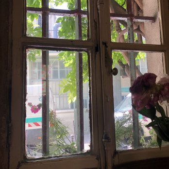 Au Vieux Paris d'Arcole - Window and view - French Near Me - Paris, 75 Au Vieux Paris d'Arcole - Window and view - French Near Me - Paris, 75