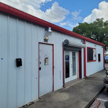 Boot Texan Kitchen - the outside of the building - Barbeque Near Me - Houston, Texas