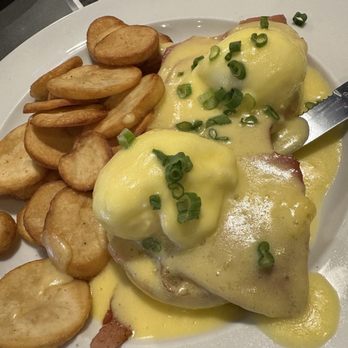 Floyd’s Diner - Classic benny. - Breakfast & Brunch Near Me - Victoria, British Columbia Floyd’s Diner - Classic benny. - Breakfast & Brunch Near Me - Victoria, British Columbia