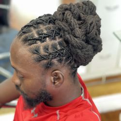 Mind’s Eye Day Spa - Wash & Re-Twist
(Barrel Twist Bun Style)