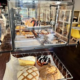 Conchas, donut, pound cake Conchas, donut, pound cake