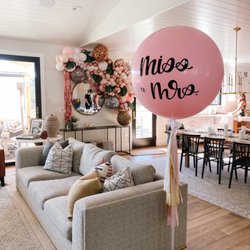 Pop Park City - Hand lettered balloon