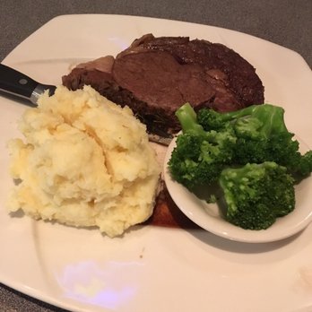 Sandwich Taverna - Prime Rib (medium well) with Mashed Potato and Broccoli.  Started with a garden salad also. - Pizza Near Me - Sandwich, Massachusetts
