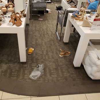 Macy's - Really Macy's? Dirty floors. - Department Stores Near Me - Doral, Florida