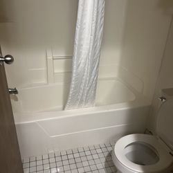 Super 8 by Wyndham Rochelle - Bathroom