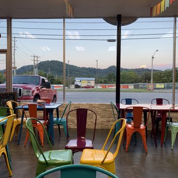 Pepos Burrito Bar - Dining area - Mexican Near Me - Etowah, Tennessee Pepos Burrito Bar - Dining area - Mexican Near Me - Etowah, Tennessee