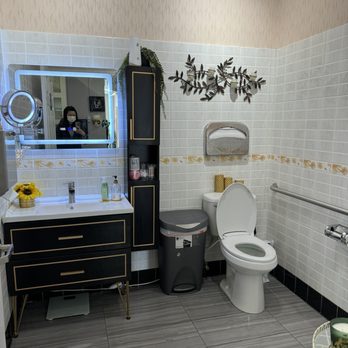 Janney Beauty - The bathroom so clean - Skin Care Near Me - Fremont, California