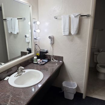 Village Inn Hotel - Hotels Near Me - Springfield, Oregon Village Inn Hotel - Hotels Near Me - Springfield, Oregon