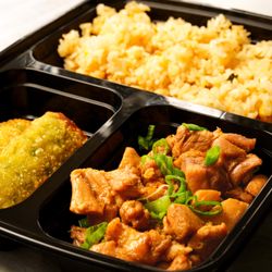 Classic Won Box
Fried Rice, Bulgogi Chicken, and Vegetable Dumplings
Rice + Protein + 2 Dumplings