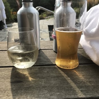 Balnea - White wine and white beer - Day Spas Near Me - Bromont, Quebec