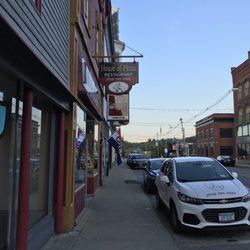 House of Pizza Restaurant - Street parking not a problem
