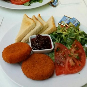 Tiffanys - Camembert mit Preiselbeeren - Cafes Near Me - Berlin, BE