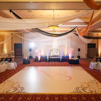 Parties & Props - Black and white elegant reception - Party & Event Planning Near Me - Saint Louis, Missouri Parties & Props - Black and white elegant reception - Party & Event Planning Near Me - Saint Louis, Missouri