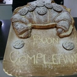 Il Bivio - Anche il super cornettone per festeggiare un evento