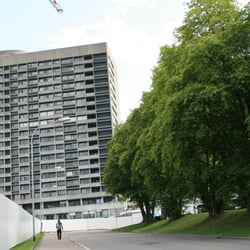 Stadtspital Triemli - Die Zufahrt zum alten Triemli (links im Bau das neue Gebäude)