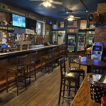 Archie's - Bar area - Chicken Wings Near Me - Pittsburgh, Pennsylvania
